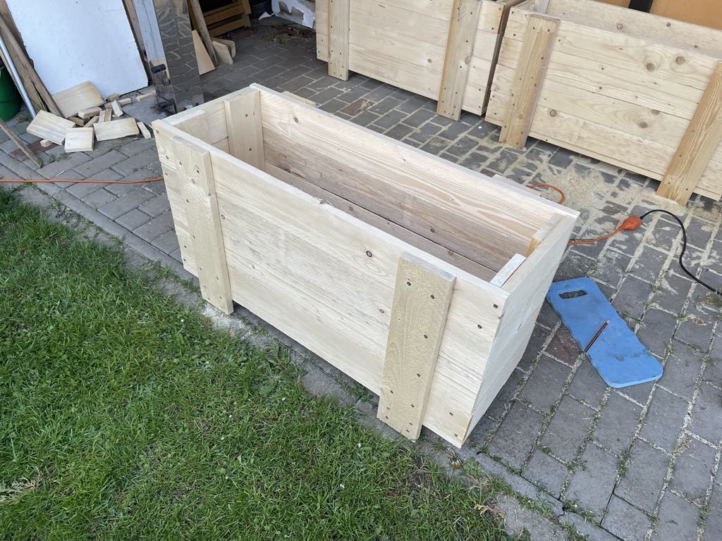Výroba květináčů