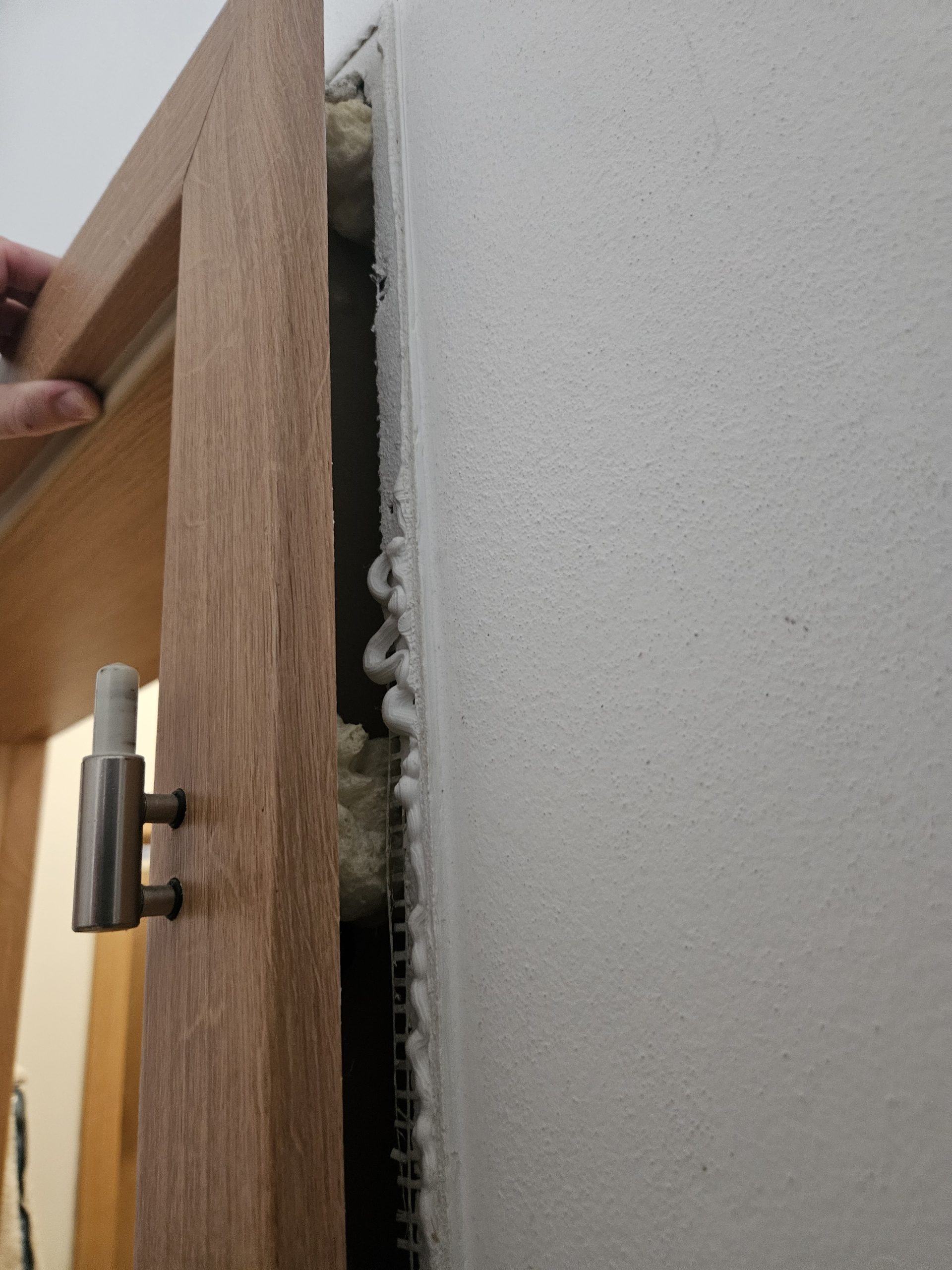 Oprava nedostatečně připevněných obložek