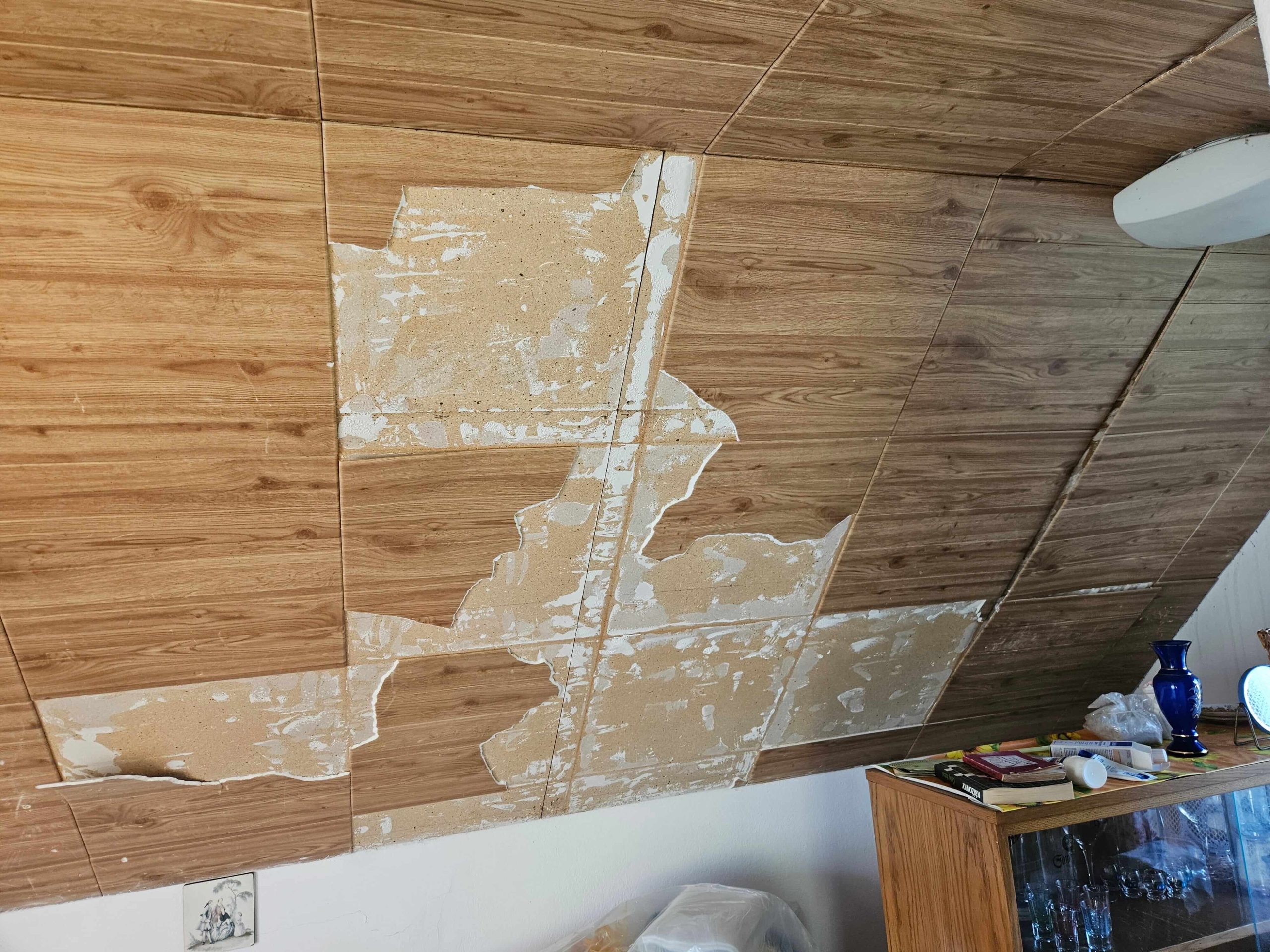 Oprava stropních polystyrenových desek